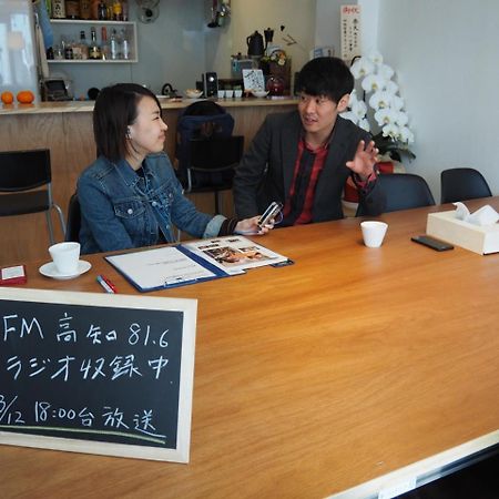 Tomarigi Hostel Cafe Bar 고치 외부 사진